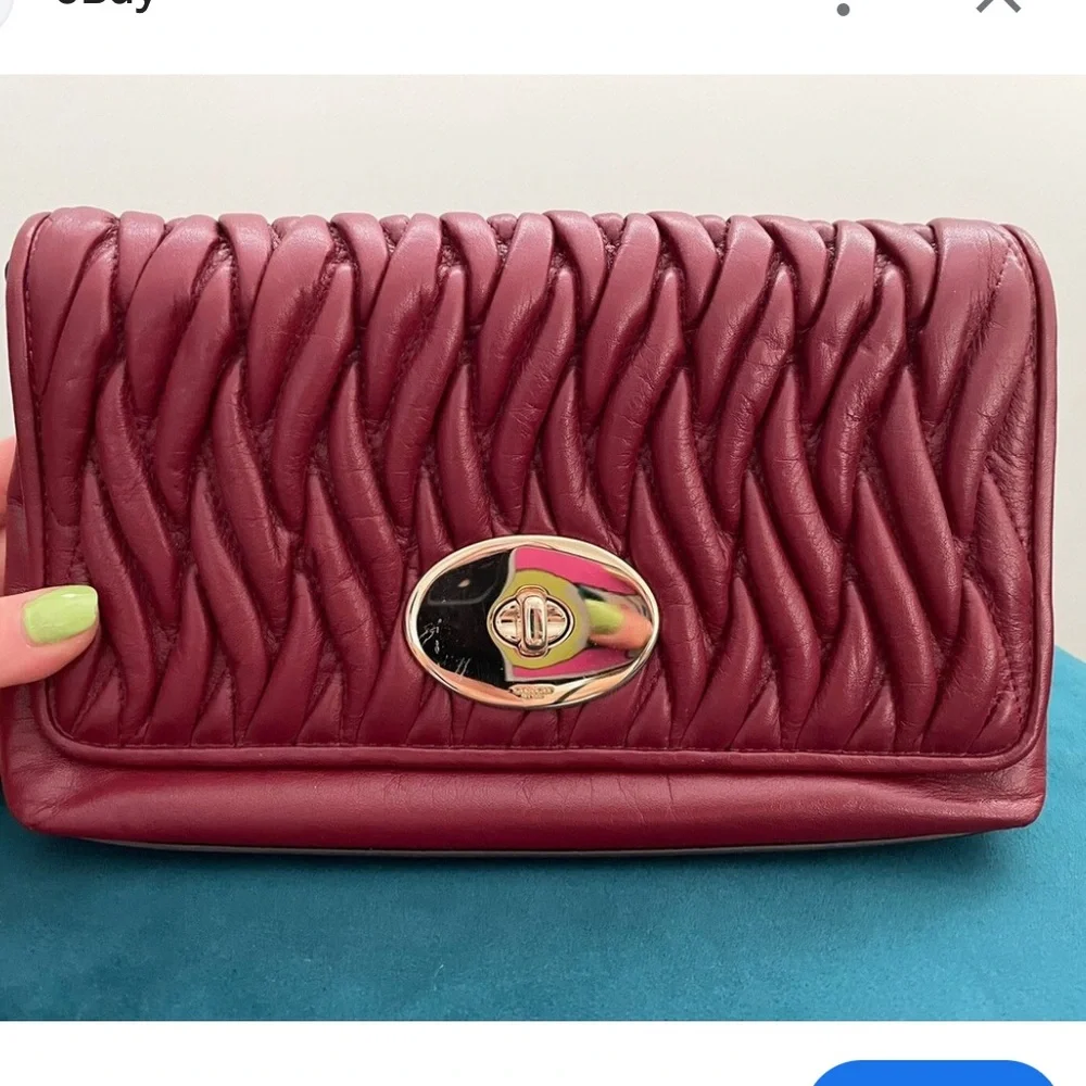 Coach turn lock crossbody - Picture 1 of 2